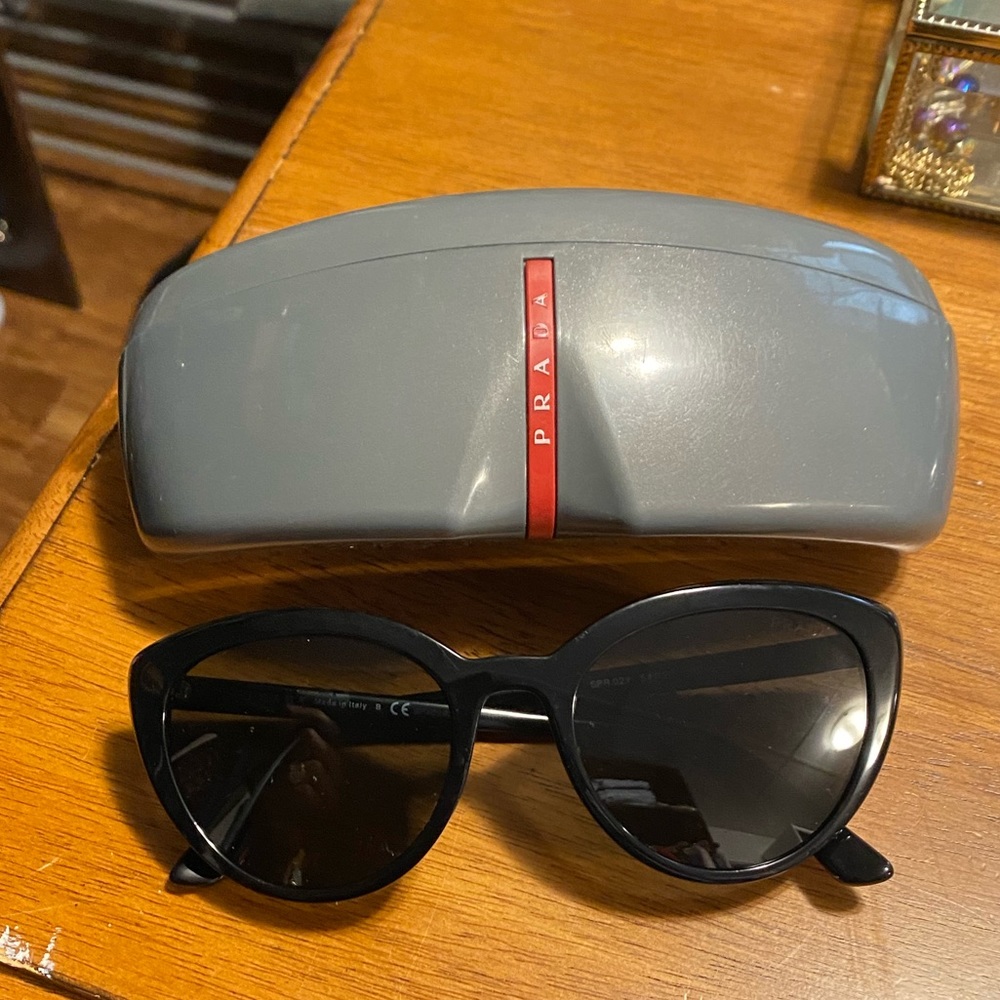 New Prada sunglasses 🕶